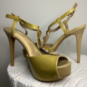 Gianni Bini Gold Snake Print Platform Heel Size 9.5